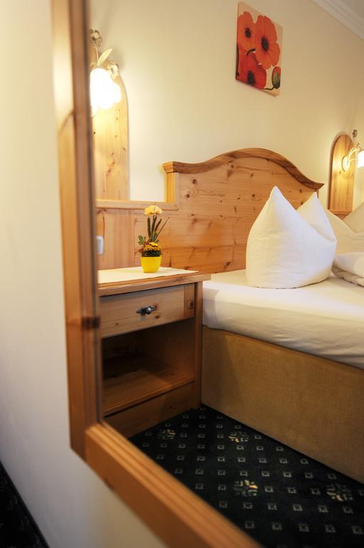 Hotel Garni Landhaus Platzer Zell am Ziller Exterior photo